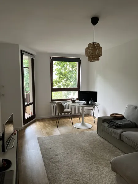 Neu renovierte, möblierte 2-Zimmer-Wohnung mit Balkon – direkt an der Spree — photo 1